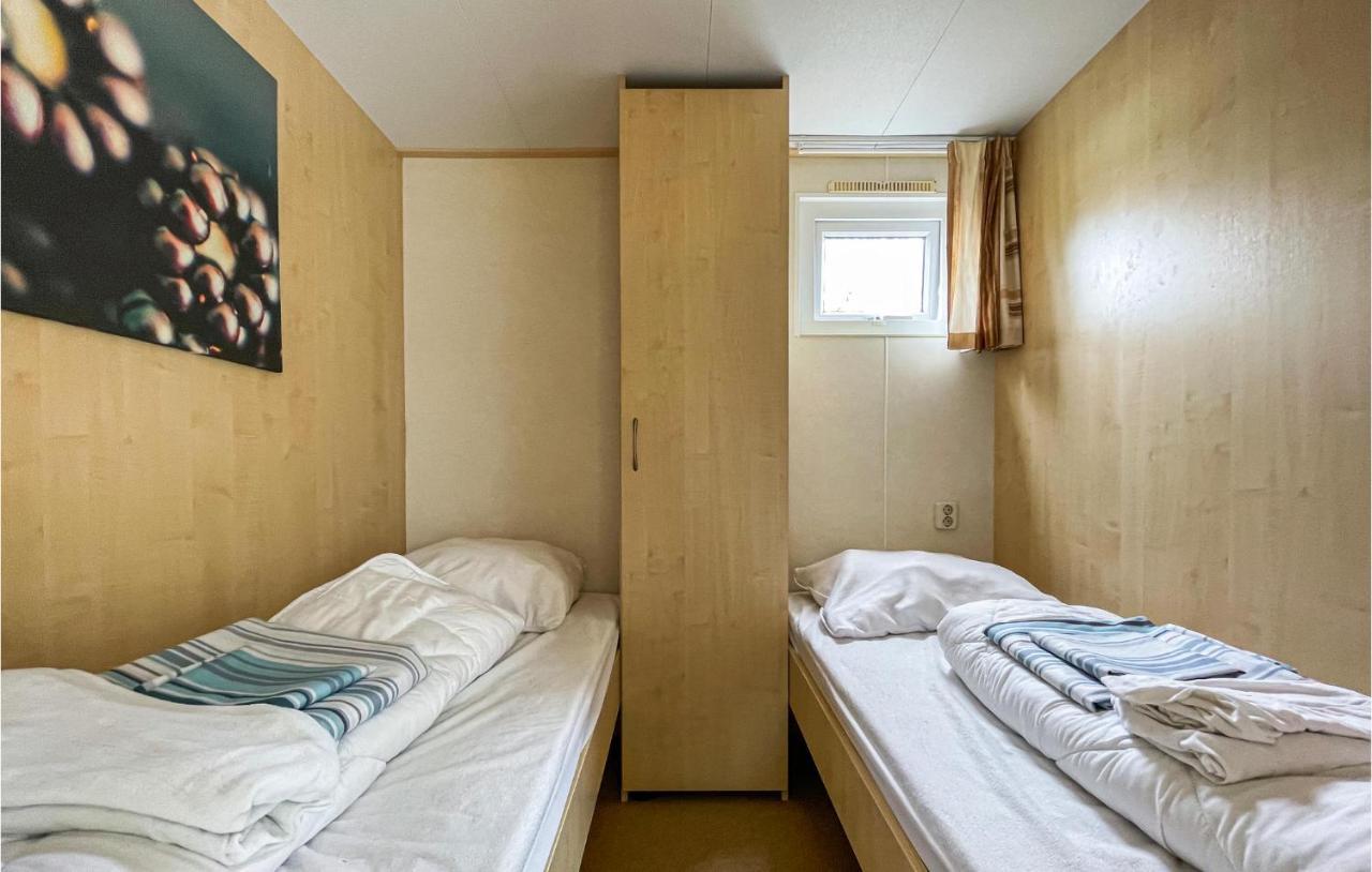 3 Bedroom Stunning Stacaravan In Tzummarum Екстериор снимка